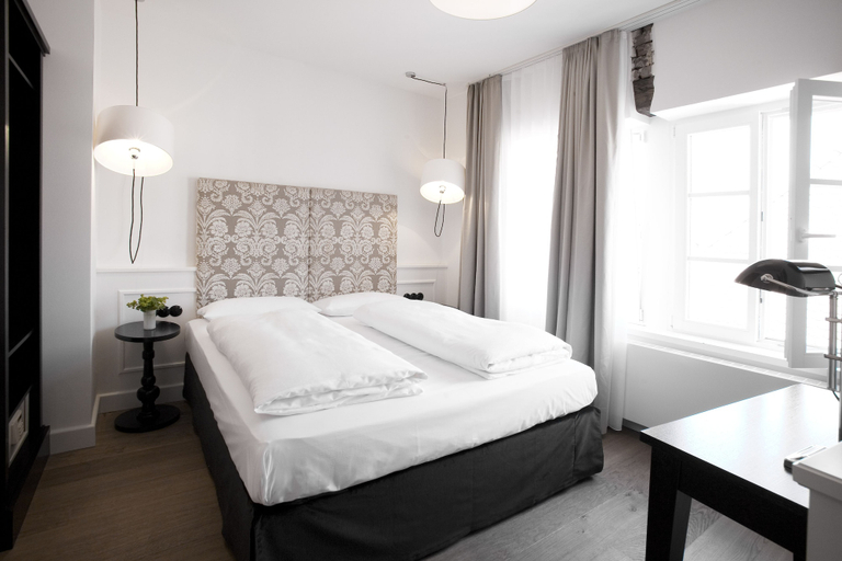 Bedroom 3, Hotel Schwarzwälder Hof, Freiburg im Breisgau