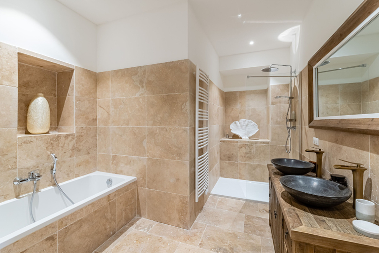 Bathroom 3, Domaine Maraspar Cassis, Bouches-du-Rhône