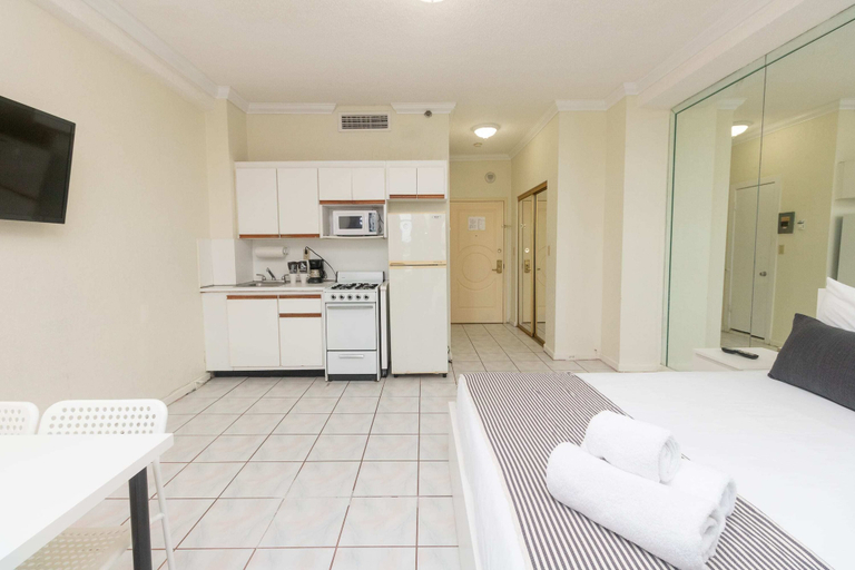 Others 4, 521 Studio Hollywood Beach, Broward