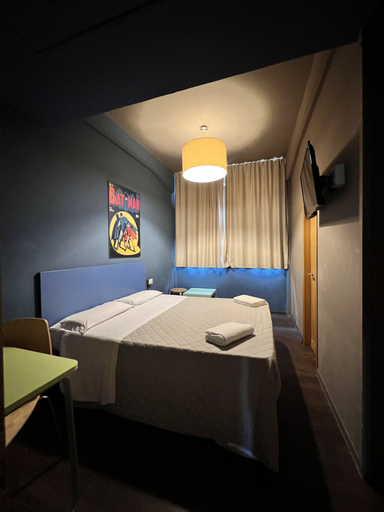 Bedroom 3, Garden Blue, Florence