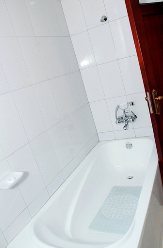 Bathroom 3, Kenlon Hotel, Kampala