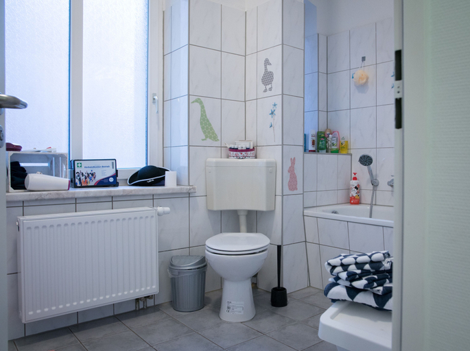 Bathroom 5, KINDheitstRAUM - Hostel, Erfurt