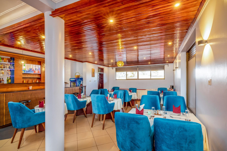 Food & Drinks 4, Entebbe Travelle'rs Inn, Entebbe