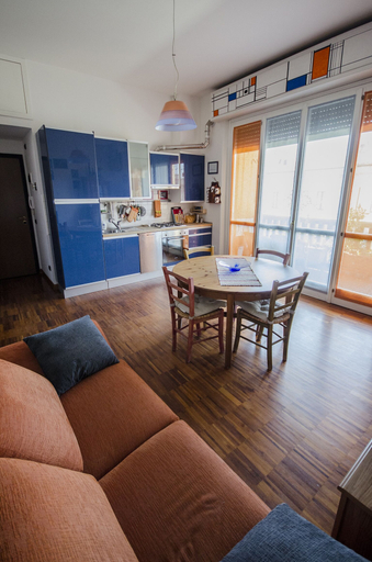 Living area 5, Minzoni Apartment, Bologna