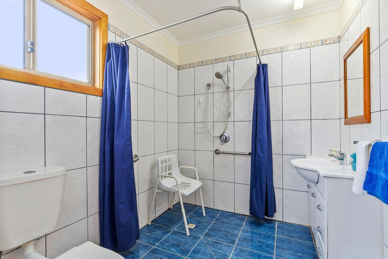 Bathroom 4, Venus Bay Beachfront Tourist Park, Elliston