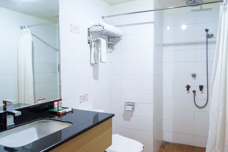 Bathroom 4, D' Grande Hotel Batam, Batam
