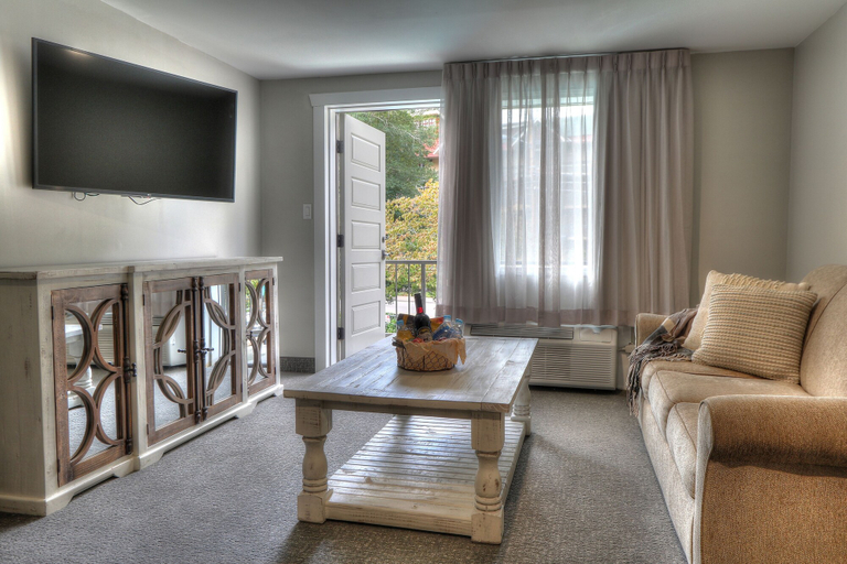 Others 4, River Edge Inn, Sevier