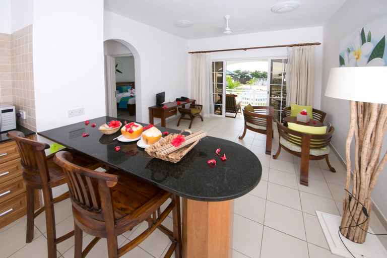 Others 5, Villa Koket