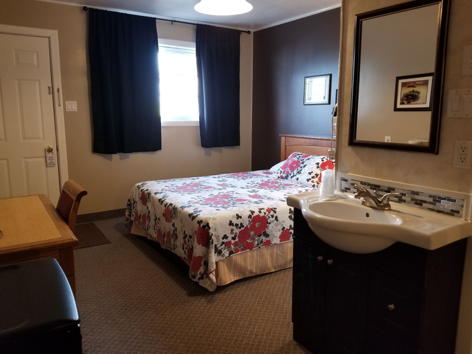 Bedroom 2, Knights Inn Woodstock, Carleton