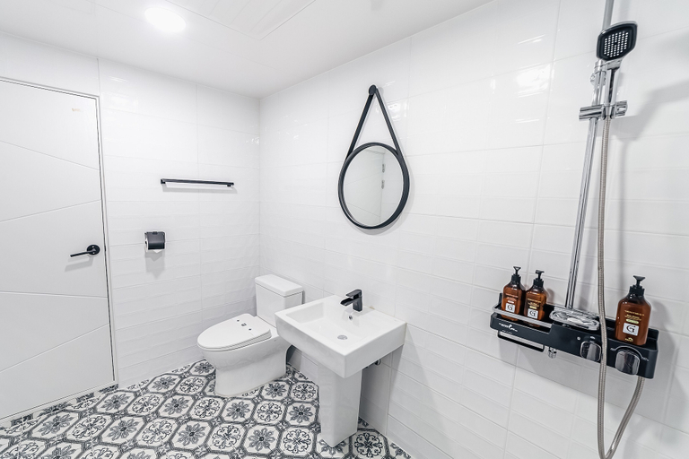 Bathroom 3, Gray Hotel, Tongyeong