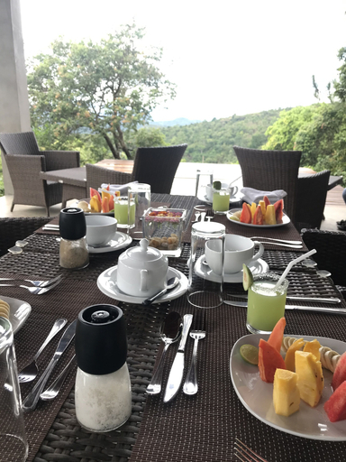 Food & Drinks 4, Treehouse Chalets, Imbulpe
