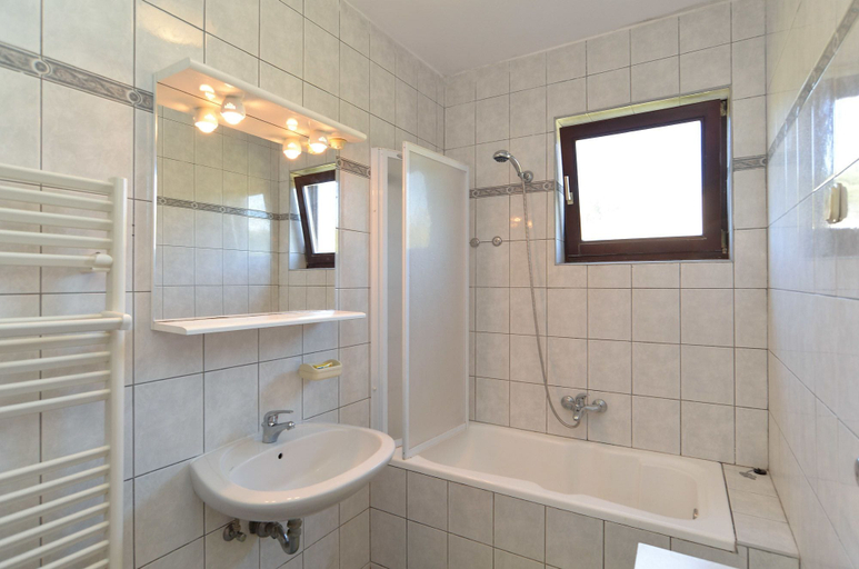 Bathroom 4, Apartment 794, Pula