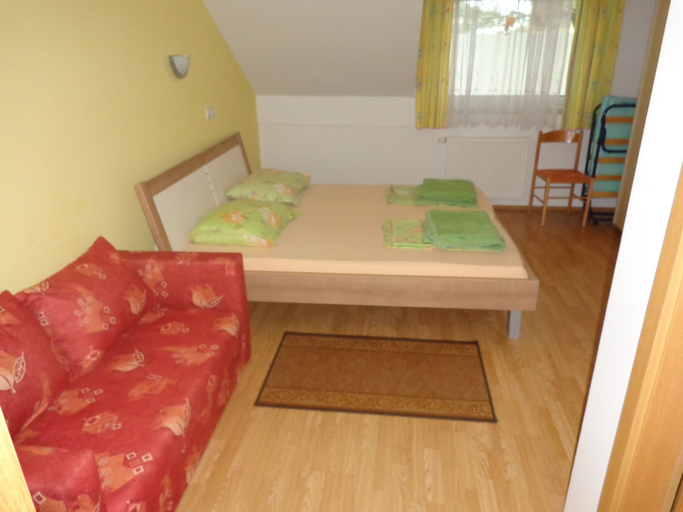 Bedroom 2, Tourist farm and beekeeping Salamun, Veržej