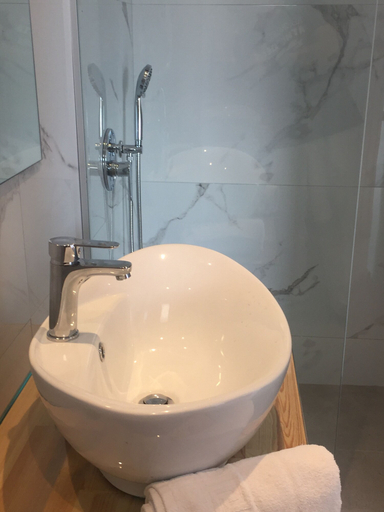 Bathroom 5, City Pearl, Crete