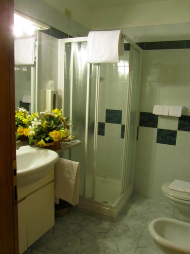 Bathroom 4, Hotel Orso Bianco, L'Aquila