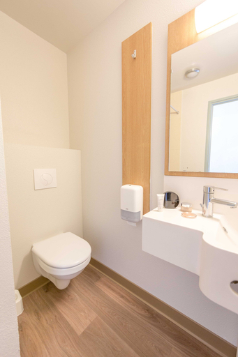 Bathroom 3, B&B HOTEL Perpignan Nord Aeroport, Pyrénées-Orientales