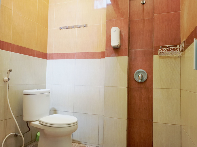 Bathroom 3, OYO 563 Damar Mas Resort Lereng Kelud, Kediri