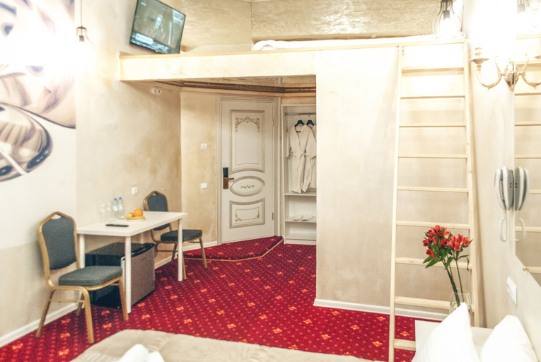 Others 5, GRAND on Bolshoy, Sankt-Peterburg gorsovet