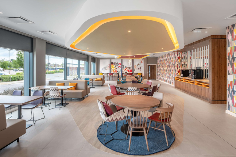 Food & Drinks 5, Hampton by Hilton High Wycombe, Buckinghamshire