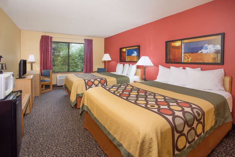 Bedroom 2, Super 8 by Wyndham Appleton, Outagamie
