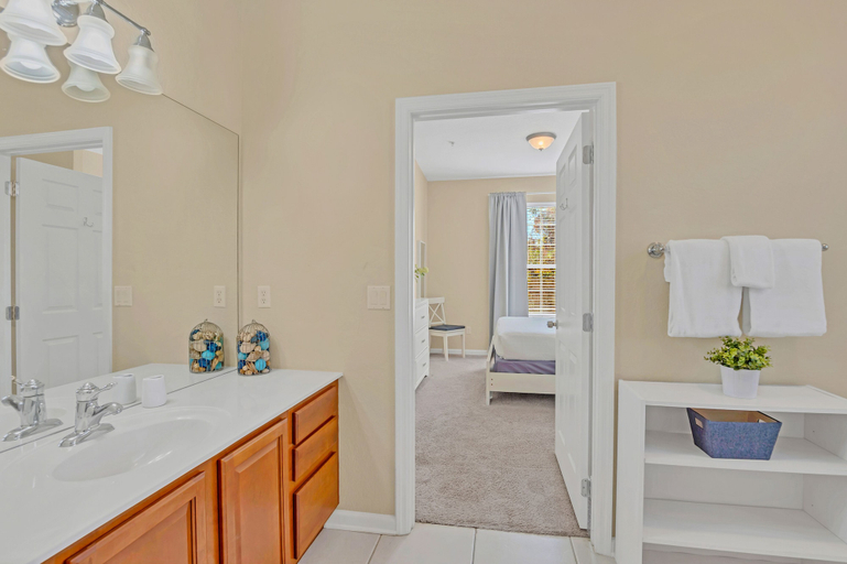Bathroom 4, 4024 Breakview Drive #208, Orange
