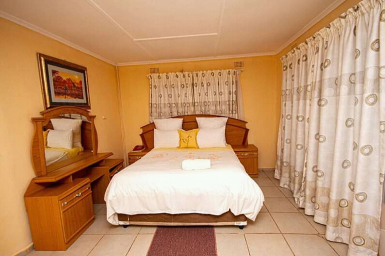 Bedroom 2, Mck Lodge Ltd, Kafue