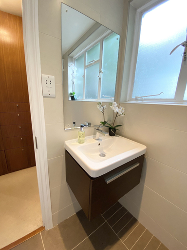 Bathroom 3, Apartment Next to Victoria Station, London