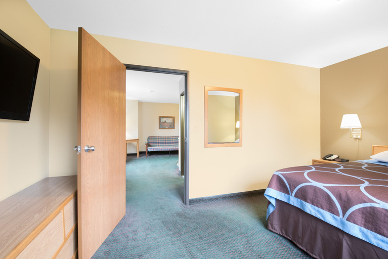 Bedroom 3, Northwoods Inn & Suites, Saint Louis