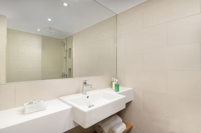 Bathroom 4, The Lincoln Suites, London