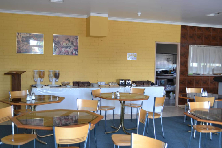 Food & Drinks 4, Chadstone Executive Motel, Melbourne