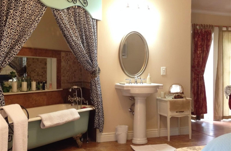 Bathroom 4, Iron Horse Inn, Hood