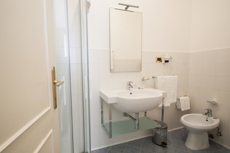 Bathroom 4, Hotel Villa Erica, Gorizia