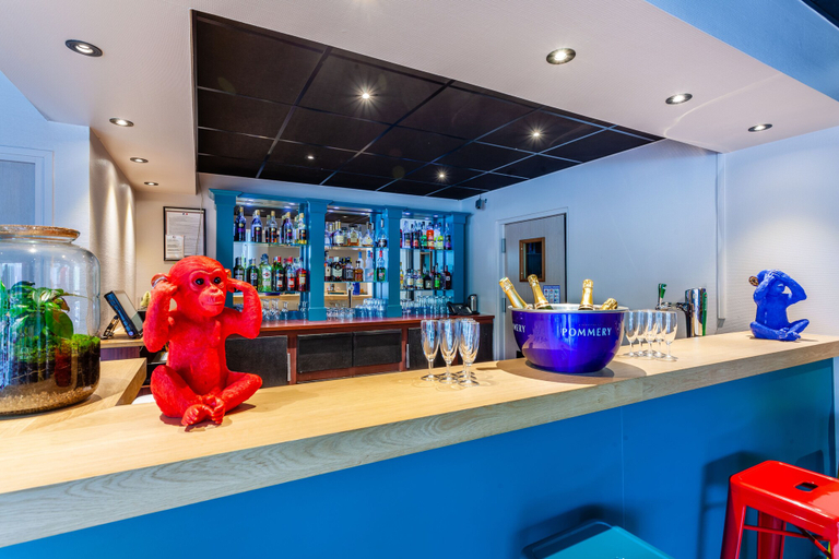Food & Drinks 5, Hotel Full Colors, Rhône