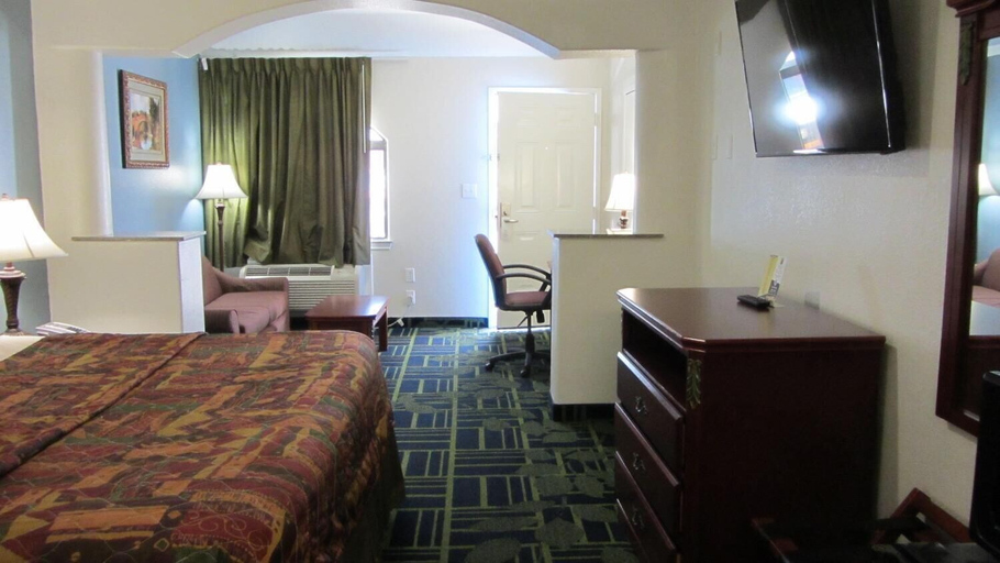 Bedroom 3, Regency Inn, Montgomery