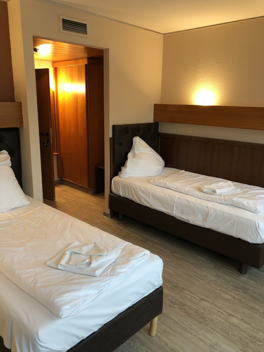 Bedroom 2, Hotel & Restaurant Poseidon, Bayreuth
