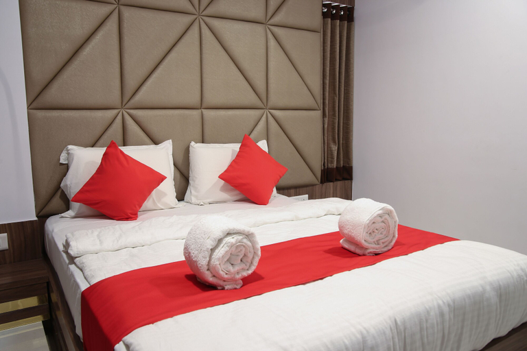 Bedroom 3, Hotel Apple Inn, Thane