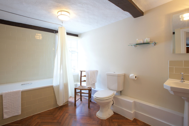 Bathroom 3, The Talbot Inn, Surrey