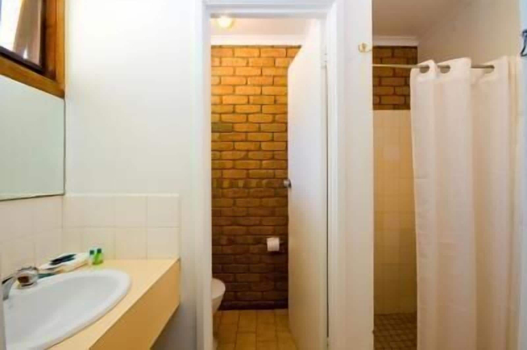 Bathroom 5, Bellbrae Motel, Surf Coast - West