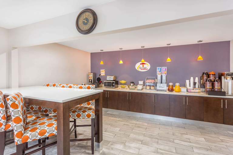 Food & Drinks 5, Super 8 By Wyndham Locust Grove, Henry