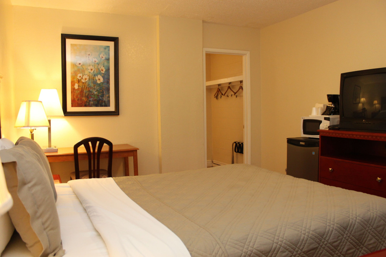 Bedroom 2, Budget Inn Lompoc, Santa Barbara