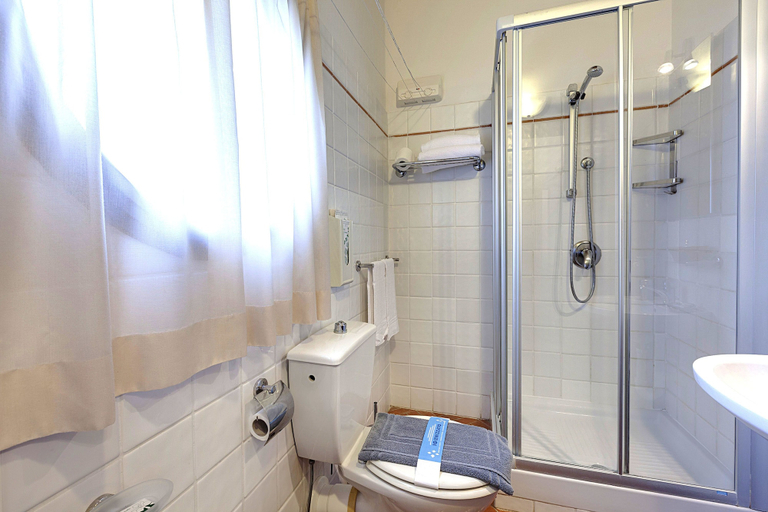 Bathroom 5, Farm House La Presura, Florence