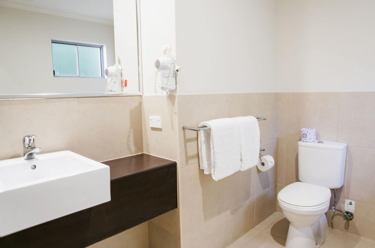 Bathroom 5, Noosa Heads Motel, Noosa - Noosa-Noosaville