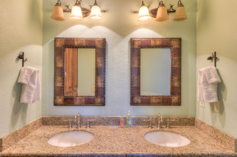 Bathroom 4, Queens Peak, Placer