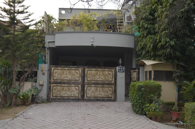 Exterior & Views
