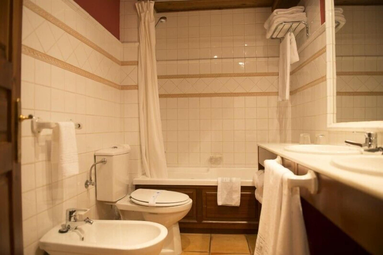 Bathroom 5, Hotel Chalet Bassibe, Lleida