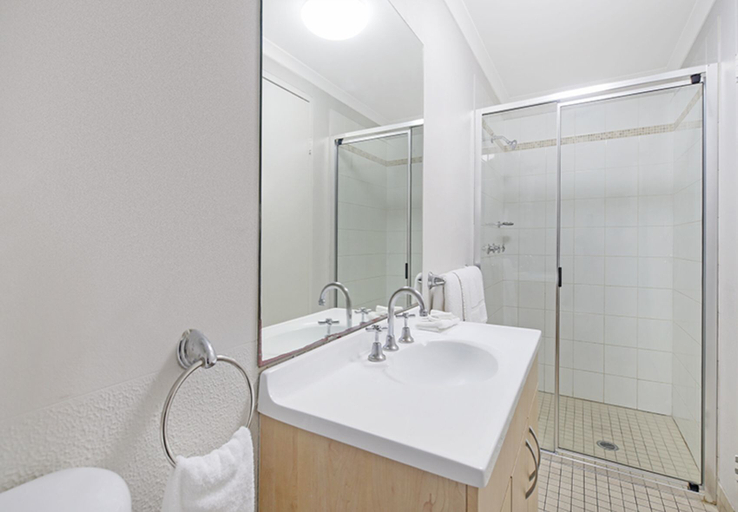 Bathroom 5, Sydney Airport Suites, Sydney