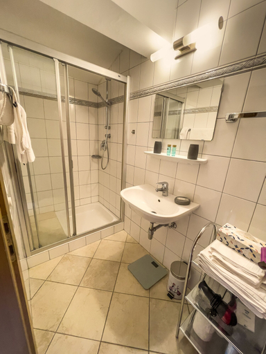Bathroom 3, Saalbach Apartments Landhaus Bernkogel, Zell am See