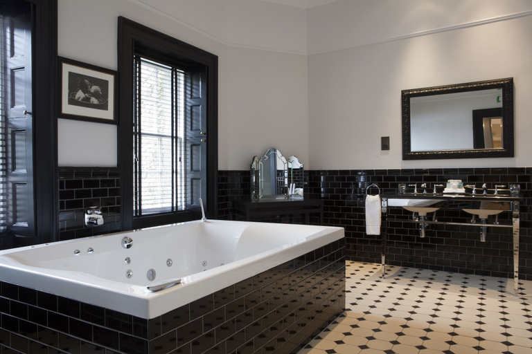 Bathroom 3, Meldrum House Country Hotel & Golf Course, Aberdeenshire