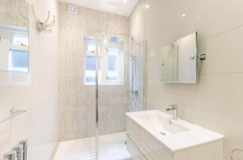 Bathroom 3, Brondesbury Apartments, London