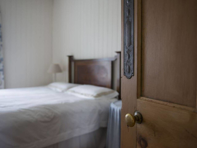 Bedroom 2, Stunning Cottage on the Beach Portnoo, Narin